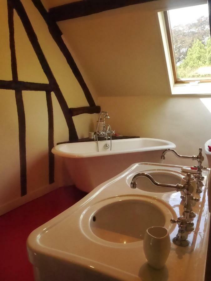 Le Puits D'Angle Bed & Breakfast Thibivillers ภายนอก รูปภาพ